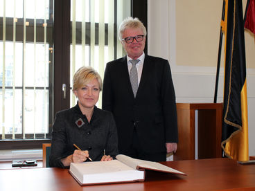Bild vergrößern: Botschafterin der Republik Lettland, I.E. Elita Kuzma