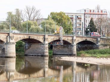 Brückenuntersichtgerät zur Untersuchung der Anna-Ebert-Brücke 
