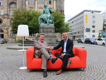 Bild vergrößern: Oberbürgermeister Dr. Lutz Trümper und der Expansionschef von IKEA Deutschland, Johannes Ferber