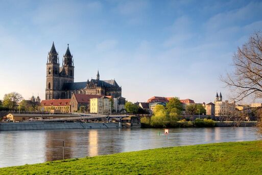 Blick auf Dom über Elbe.jpg-klein Blick auf Dom über Elbe.jpg-klein