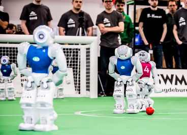 Bild vergrößern: Die RoboCup German Open werden im nächsten Jahr erneut in Magdeburg stattfinden. Vom 5. bis 7. Mai 2017 ist die Landeshauptstadt bereits zum siebten Mal Gastgeber für dieses internationale Robotikturnier. Die zentrale Online-Anmeldung ist ab sofort unter www.robocupgermanopen.de möglich.
