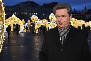 Oberbürgermeister Dr. Lutz Trümper auf dem Domplatz vor der Lichterwelt