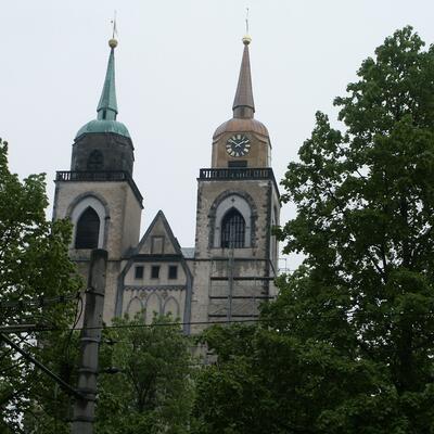 Die zwei Turmspitzen der Johanniskirche