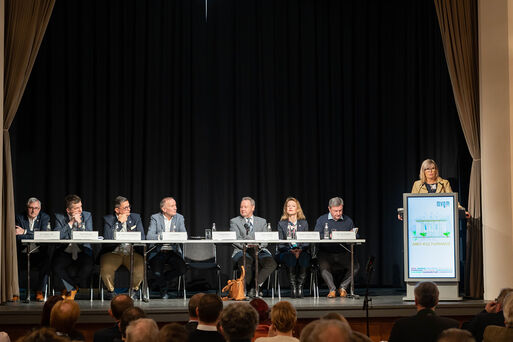 Bild vergrößern: Magdeburgs Oberbürgermeisterin Simone Borris begrüßt zur Info-Veranstaltung