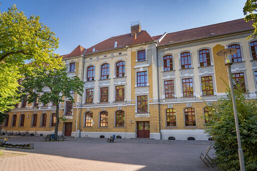 Außenansicht Johann-Wolfgang-von-Goethe Schule in Magdeburg Sudenburg