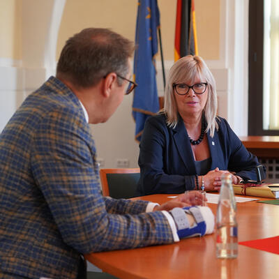 Magdeburgs OB Simone Borris und der ukrainische Botschafter Makeiev im Gespräch