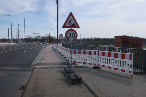 Einschränkungen an der Ostseite der Neuen Strombrücke           