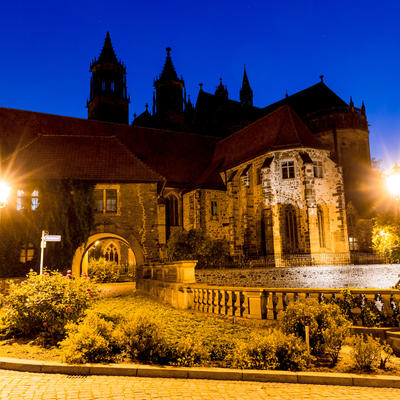 Abendlicher Stadtrundgang am Remtergang mit Blick zum Magdeburger Dom