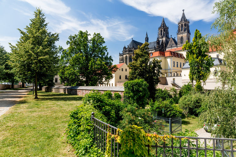 11 Mal Frühling Magdeburger Parks und Gärten / Landeshauptstadt