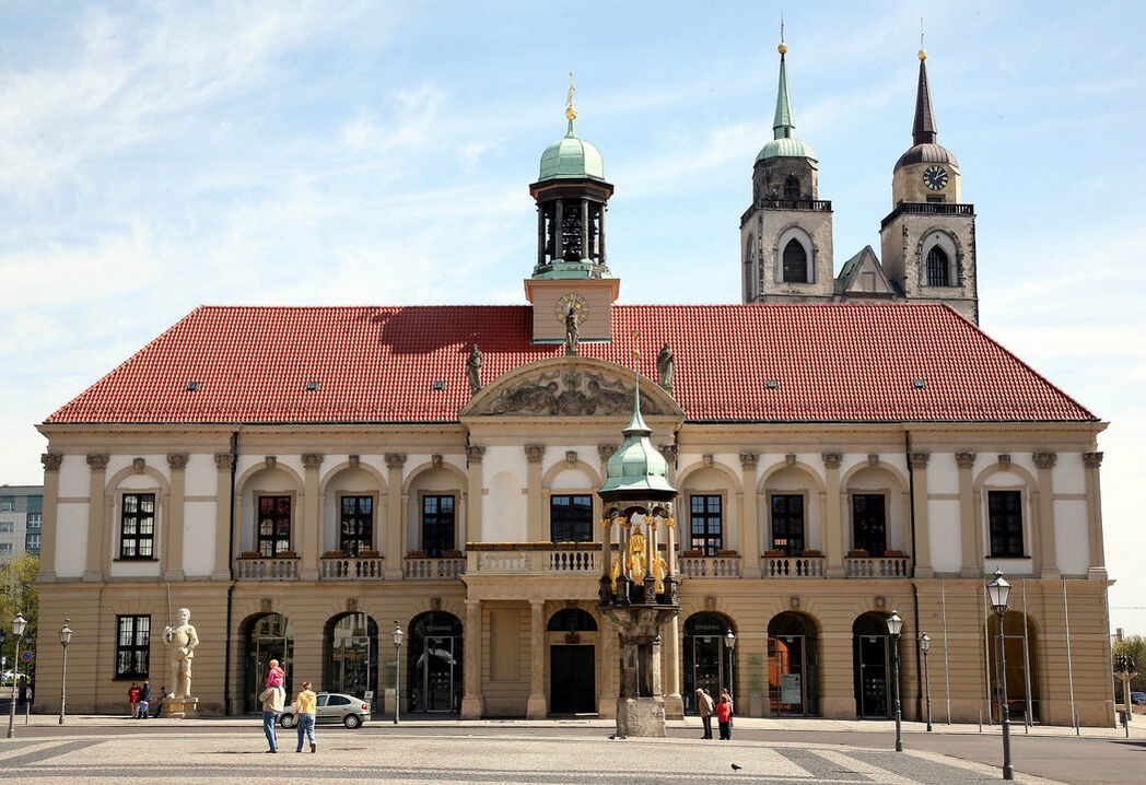 Rathaus mit Reiter