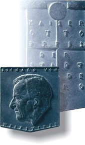 Der Kaiser Otto Preis ist eine Münze, auf der das jeweilige  Profil des Preisträgers zu sehen ist.