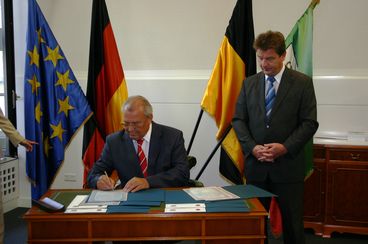 Bild vergrößern: Partnerschaftsvertrag Magdeburg - Saporoshje