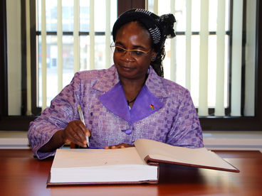 Bild vergrößern: Botschafterin der Republik Burkina Faso I.E. Frau Marie Odile Bonkoungou Balima