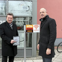 Oberbürgermeister Dr. Lutz Trümper und Geschäftsführer der MDCC, Guido Nienhaus  starteten weiteren »Otto-Hotspot« 