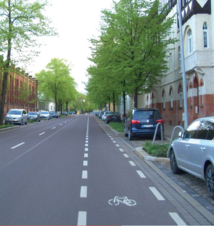 Bild vergrößern: Foto_Radweg_oder_Straße