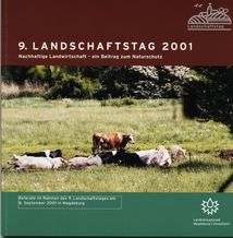 Bild vergrößern: Kühe befinden sich liegend oder stehend auf einer Weide im Überflutungsgebiet der Elbe an der Kreuzhorst, Nähe Randau