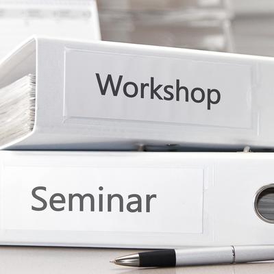 Bild vergrößern: Ordner mit der Aufschrift Seminar und Workshop