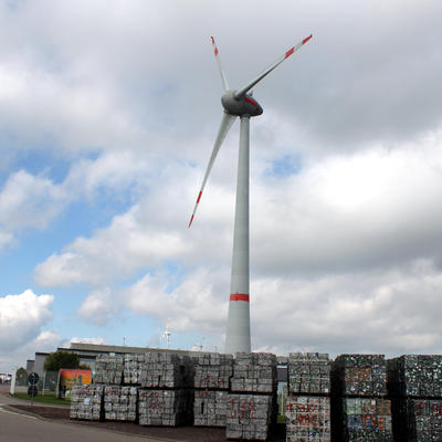 Windkraftwerk am Magdeburger Hafen  [Foto: Landeshauptstadt Magdeburg]
