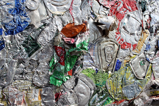 Bild vergrößern: Recycling von Pfanddosen [Foto: Landeshauptstadt Magdeburg]