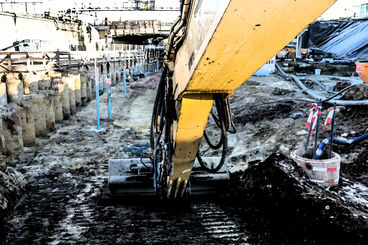 Baugerät auf der Tunnelbaustelle