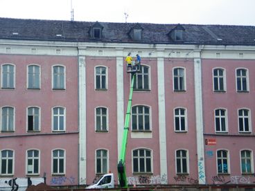 Bild vergrößern: Sicherungsarbeiten an der früheren Feuerwache in der Ernst-Reuter-Allee