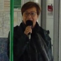 MVB-Geschäftsführerin Birgit Münster-Rendel begrüßt die Fahrgäste zur Sonderfahrt