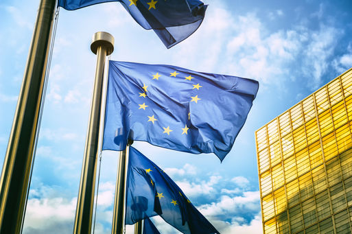 Bild vergrößern: Europaflagge - EU flags in front of European Commission in Brussels