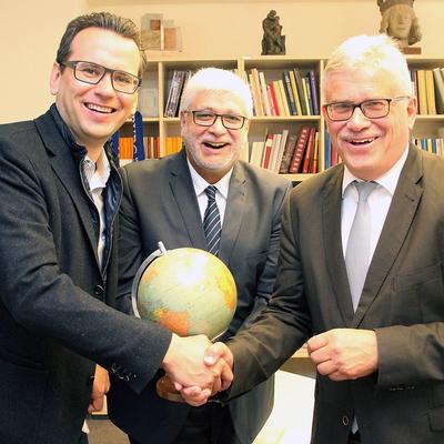 v.l.n.r.: IG Innenstadt-Vorstandsmitglied Paul-Gerhard Stieger, Stadtmanager Georg Bandarau und Kulturbeigeordneter Prof. Dr. Matthias Puhle