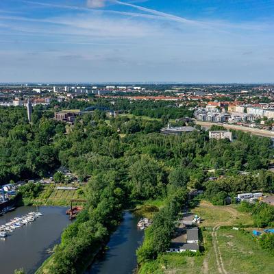 Luftaufnahme mit Blick auf den Winterhafen und den Stadtpark, Juni 2018