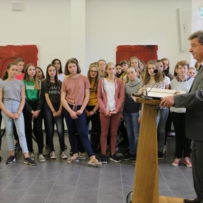 Oberbürgermeister Dr. Lutz Trümper empfing den Kinder- und Jugendchor Magdeburg im Alten Rathaus.