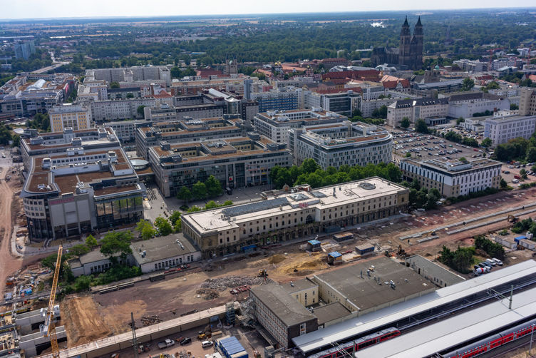 Auch der Magdeburger Dom ist in der Erntfernung zu erkennen. 07/18