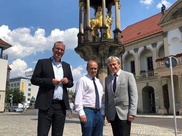 Bild vergrößern: v.l.n.r.: Thomas Einsfelder (Geschftsfhrer der Investitions- und Marketinggesellschaft), David Briel (Direktor der Wirtschaftsfrderung Pennsylvanias) und Wirtschaftsbeigeordneter Rainer Nitsche