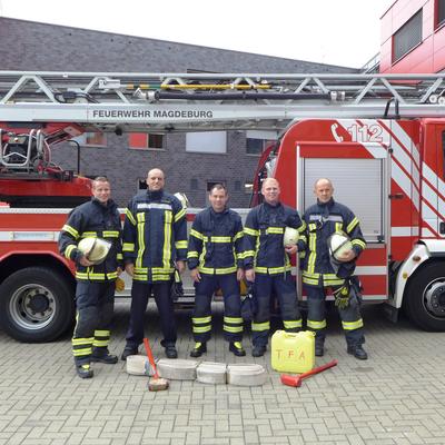 Kameraden der Magdeburger Berufsfeuerwehr (TFA=Toughest Firefighter Alive)