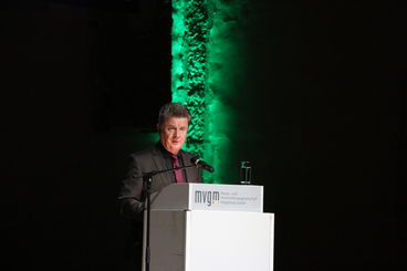 Oberbürgermeister Dr. Lutz Trümper begrüßt die SportlerInnen zur Sportlerehrung der Landeshauptstadt Magdeburg