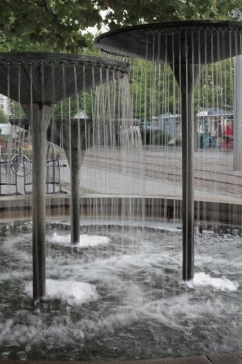 Bild vergrößern: Kelchbrunnen