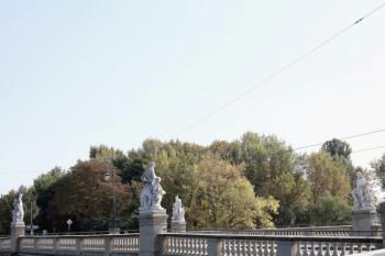 Bild vergrößern: Figurenensemble Zollbrücke
