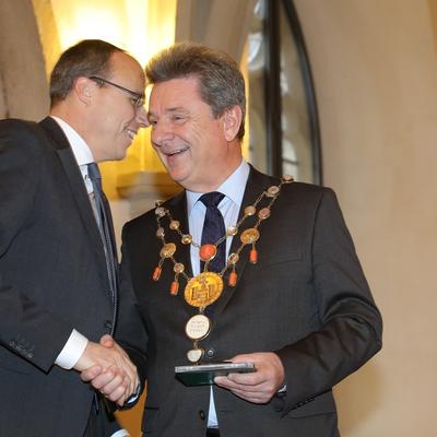 Hessens Minister Peter Beuth mit OB Dr. Lutz Trümper