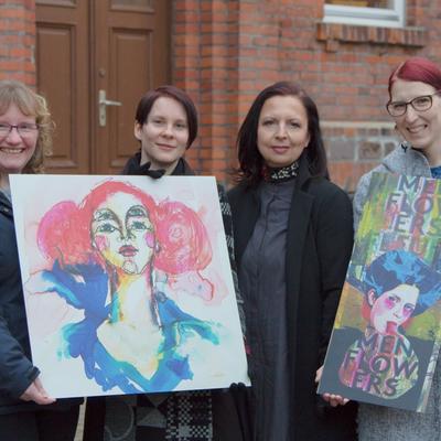 vlnr: Jeanette Böhm (Alzheimer Gesellschaft eV), Anja Jänichen (WBG Otto von Guericke), Bettina Rohrschneider (Künstlerin), Diana Bamme (Alzheimer Gesellschaft eV)
