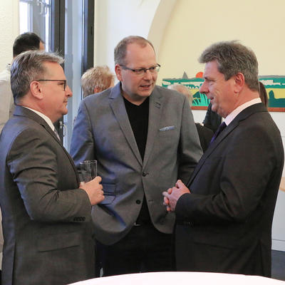 Bürgermeister Klaus Zimmermann im Gespräch mit SCM-Geschäftsführer Marc-Henrik Schmedt und Oberbürgermeister Dr. Lutz Trümper