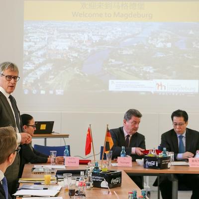 Wirtschaftsbeigerodneter R. Nitsche stellt den Wirtschafts- und Wissenschaftsstandort Magdeburg vor