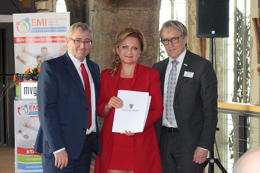 Bild vergrößern: Auftaktveranstaltung Projekt EMI am 10.4.19: Neuer Frderbescheid bergeben