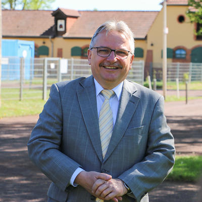 Bürgermeister Klaus Zimmermann eröffnet die Brunnensaison 2019 im Herrenkrug.