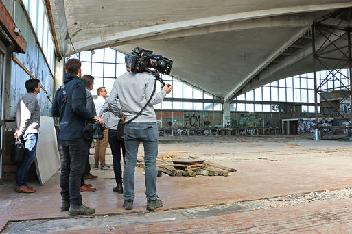 Bild vergrößern: Das Team des MDR Sachsen-Anhalt vor dem Dreh (April 2019).