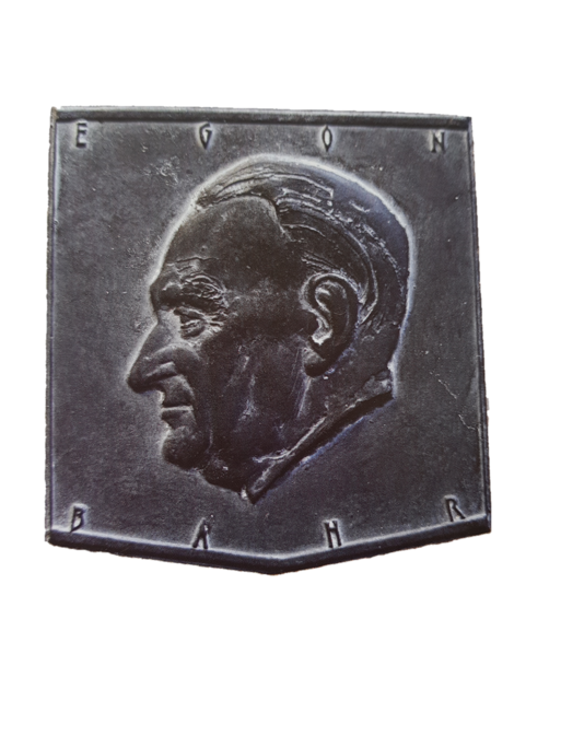Bild vergrößern: Medaille des Kiaser-Otto-Preisträgers 2013 Egon Bahr