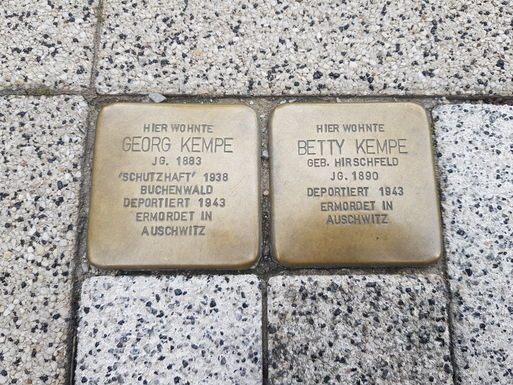 Bild vergrößern: Stolpersteine_Kempe