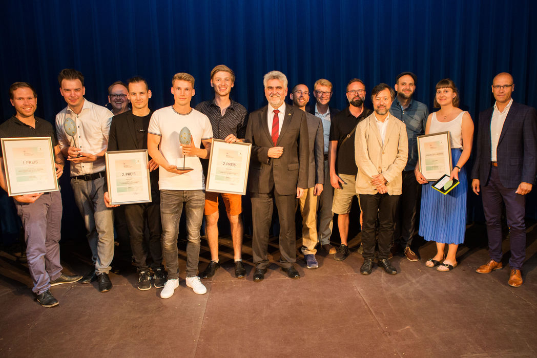 BESTFORM-Award 2019: Gruppenbild aller Preisträger sowie Jury und Schirmherr Prof. Dr. Willingmann (c) Vorlautfilm GbR / IMG