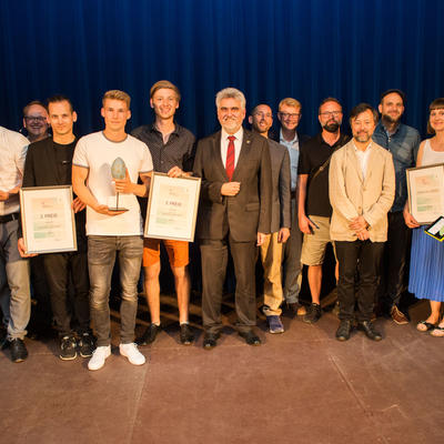 BESTFORM-Award 2019: Gruppenbild aller Preisträger sowie Jury und Schirmherr Prof. Dr. Willingmann (c) Vorlautfilm GbR / IMG