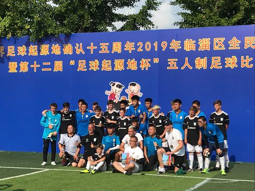 Bild vergrößern: Fuballspieler des MSC Preussen und Zibo beim Finalspiel