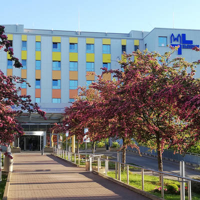 Das Städtische Klinikum Magdeburg in der Außenansicht