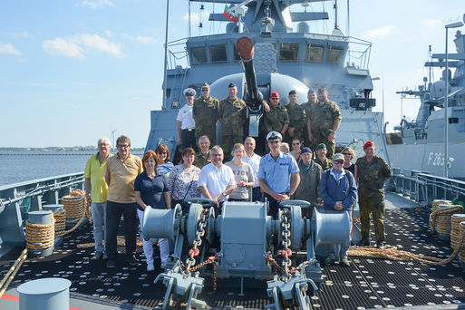 Gruppenbild der Familienmitglieder und Gäste der Korvette Magdeburg